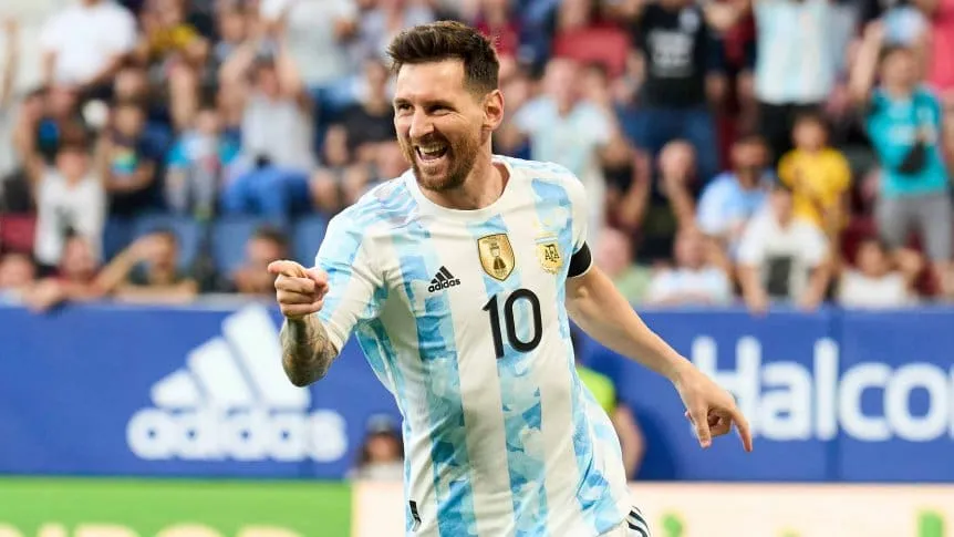 messi-festejo-julian-alvarez_862x485