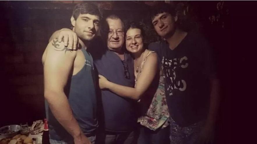 multimedia.normal.a60537a94a23fd73.Q2FybG9zIFBpcm9uYV9ub3JtYWwuanBlZw==