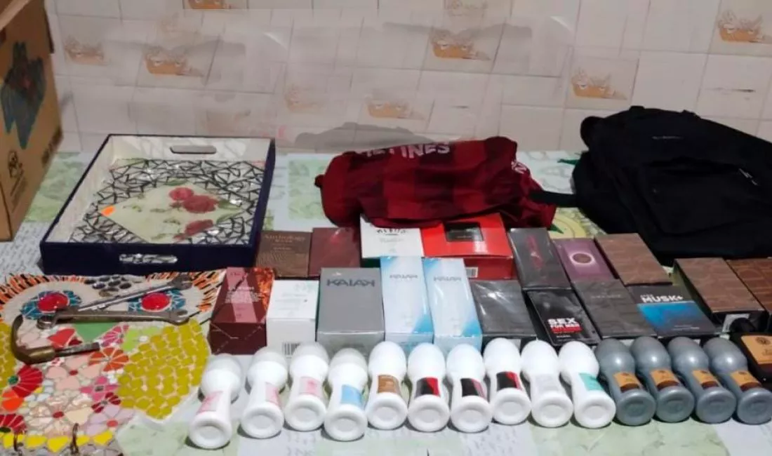 102202-tres-adolescentes-saltenios-detenidos-por-robar-perfumes-y-desodorantes-en-zona-norte