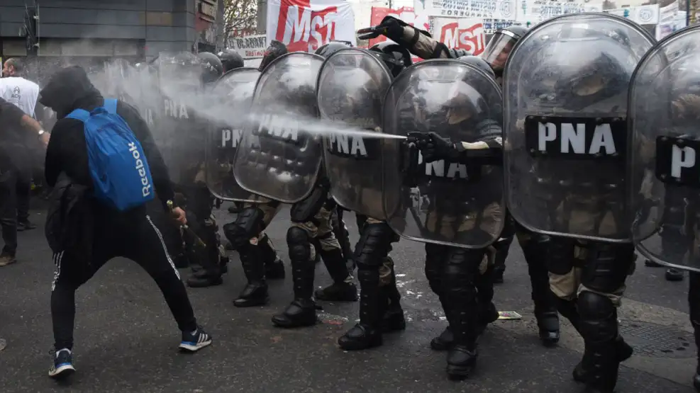 debate-de-la-ley-bases-en-el-senado-1818371