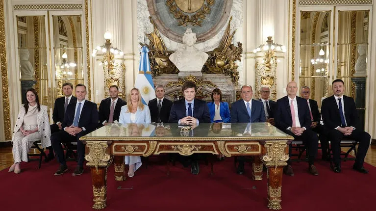 el-presidente-javier-milei-en-su-mensaje-por-cadena-nacional-en-casa-rosada-por-su-primer-ano-de-gobierno-foto-presidencia-H3HOAFEALBCRPEMS7KPMRCFC44