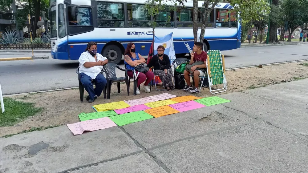 4b40e146-25b8-4acc-8ff3-b443a06ca228