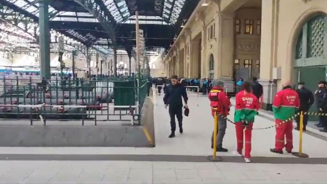 amenaza-de-bomba-en-constitucion-revisan-la-estacion-pero-los-trenes-y-los-subtes-funcionan-1632610