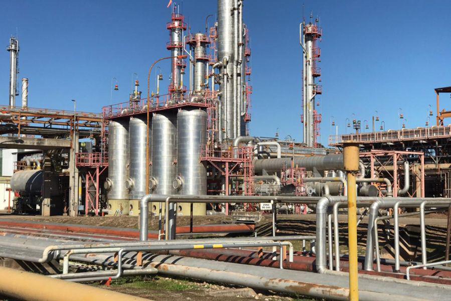 888-el-gobierno-resalto-la-reconversion-de-refinor-para-sostener-el-desarrollo-y-empleo-local