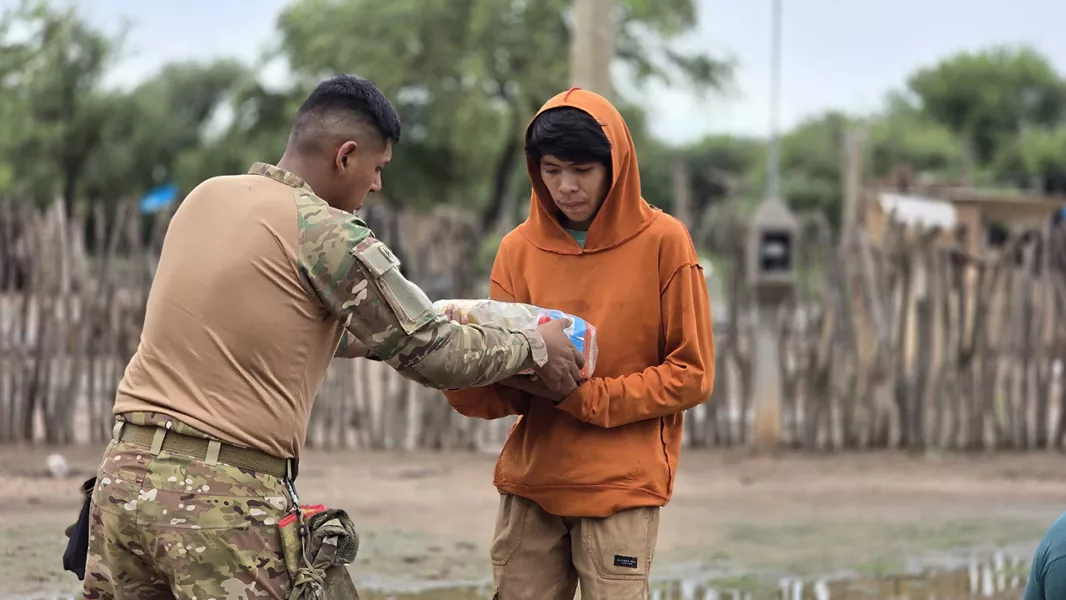 11143-rio-pilcomayo-el-trabajo-de-asistencia-y-contencion-es-de-24-horas-en-todo-el-territorio-afectado