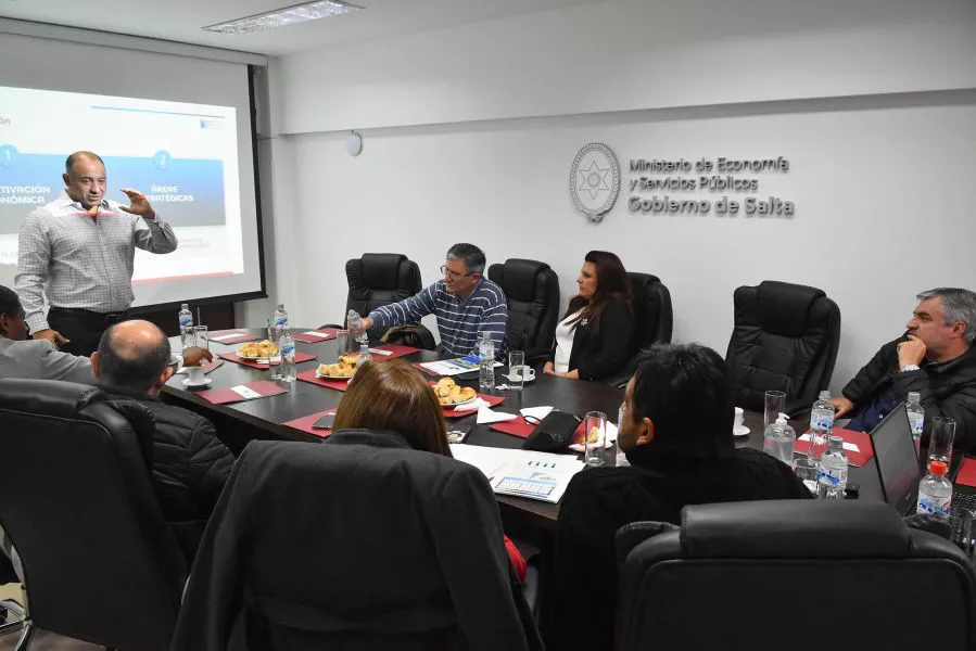 84465-economia-presento-el-plan-de-gobierno-a-presidentes-de-bloques-de-diputados-provinciales