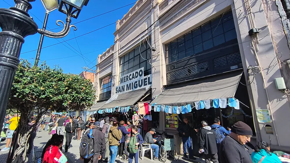mercado-san-miguel-peatonal-1-scaled