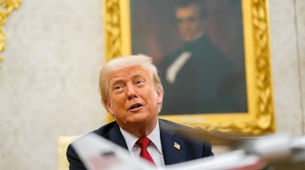 trump-anuncio-que-aplicara-nuevos-aranceles-de-hasta-100-a-los-medicamentos-y-otros-insumos-foto-reuters-RBKLOB6MCFGELL6YOWERMOK3ZY