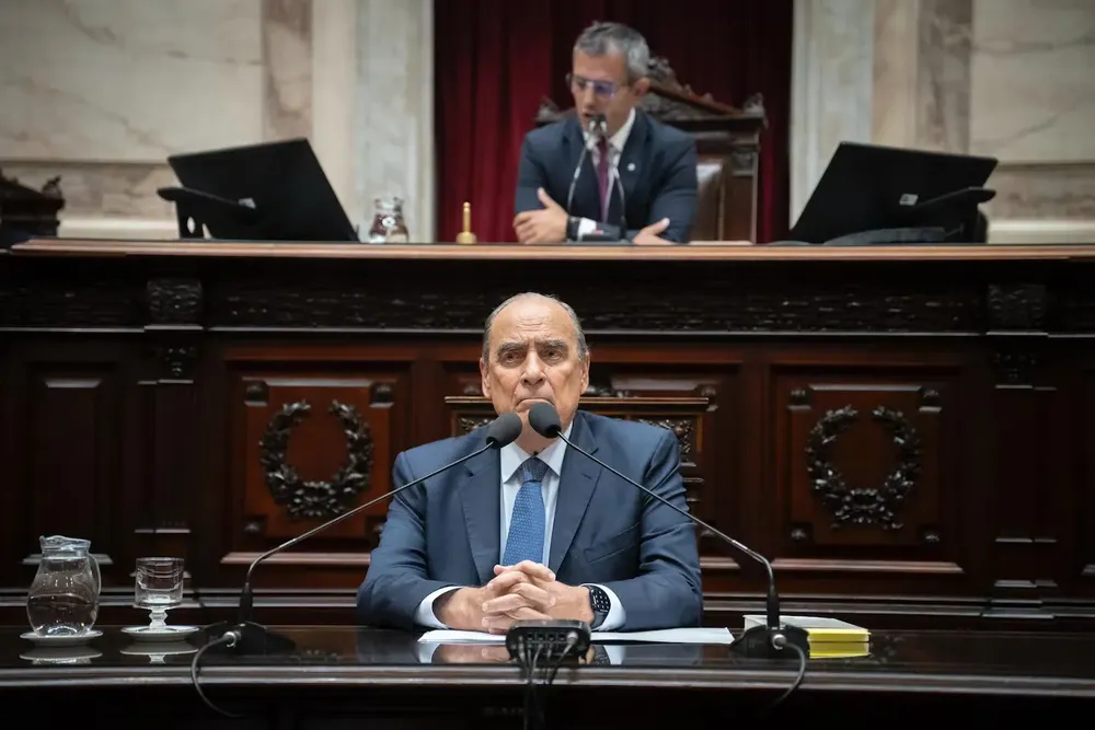 guillermo-francos-en-la-camara-de-diputados-detras-el-presidente-del-cuerpo-martin-menem-foto-diputados-AXCJQXO2FFBXLAWNDI5U6GEJ5Q