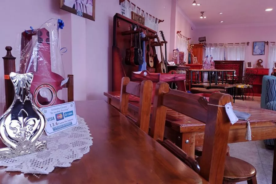 85420-el-servicio-penitenciario-expone-productos-para-la-venta-por-el-dia-de-la-madre