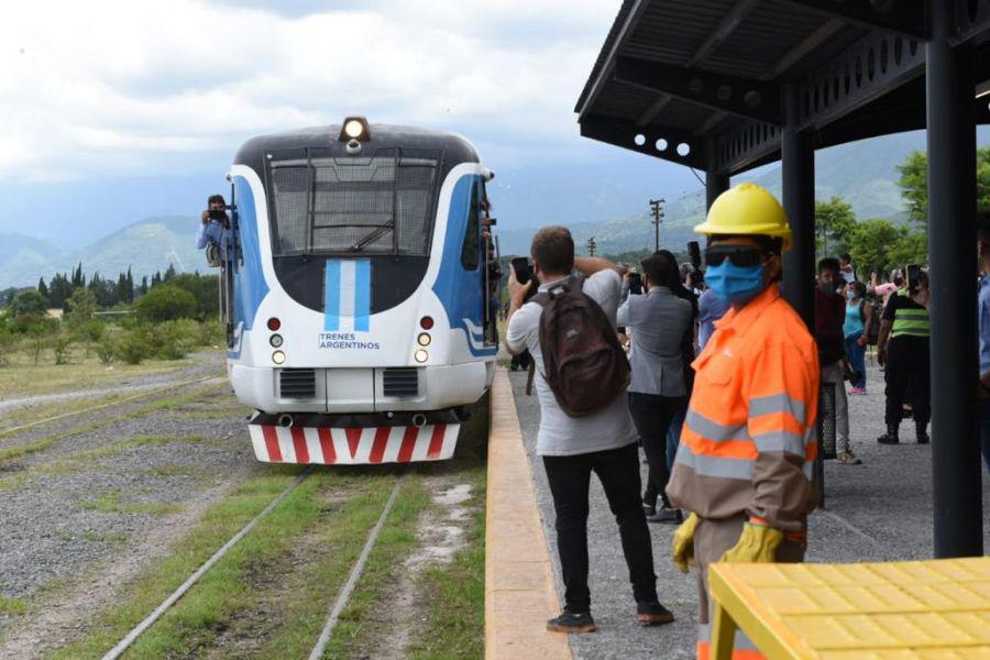 79259-en-el-trayecto-del-tren-urbano-se-colocara-senialetica-informativa-y-de-prevencion