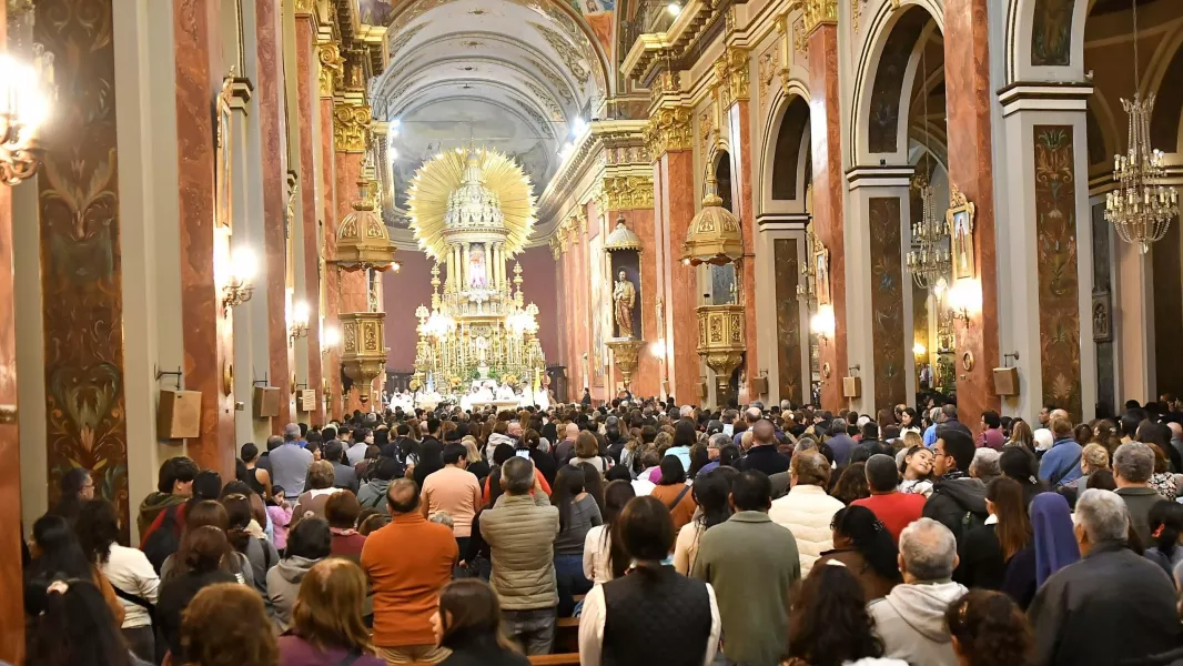 16937-gustavo-saenz-honro-la-memoria-del-papa-francisco