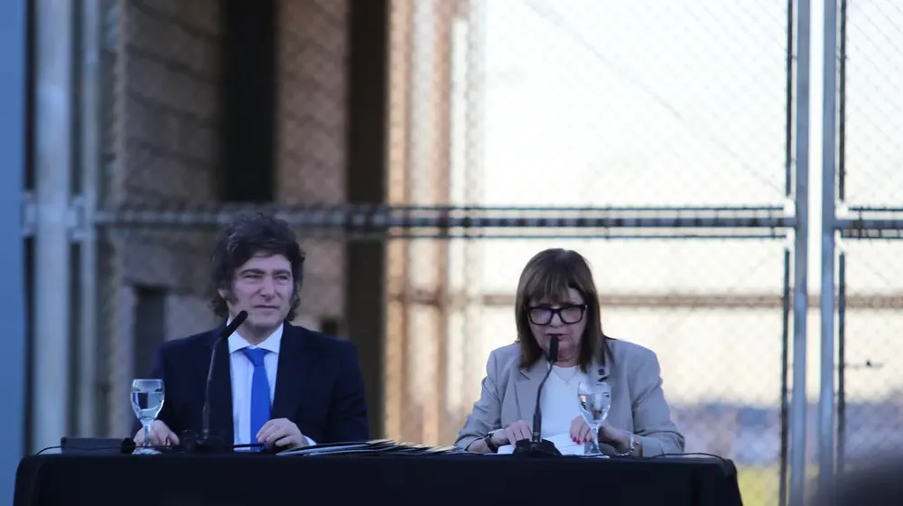 javier-milei-y-patricia-bullrich-presentaron-la-reforma-del-codigo-penal-en-el-complejo-penitenciario-de-ezeiza-foto-presidencia-L272IKSFQRDVLCBIZREOQ43JDA