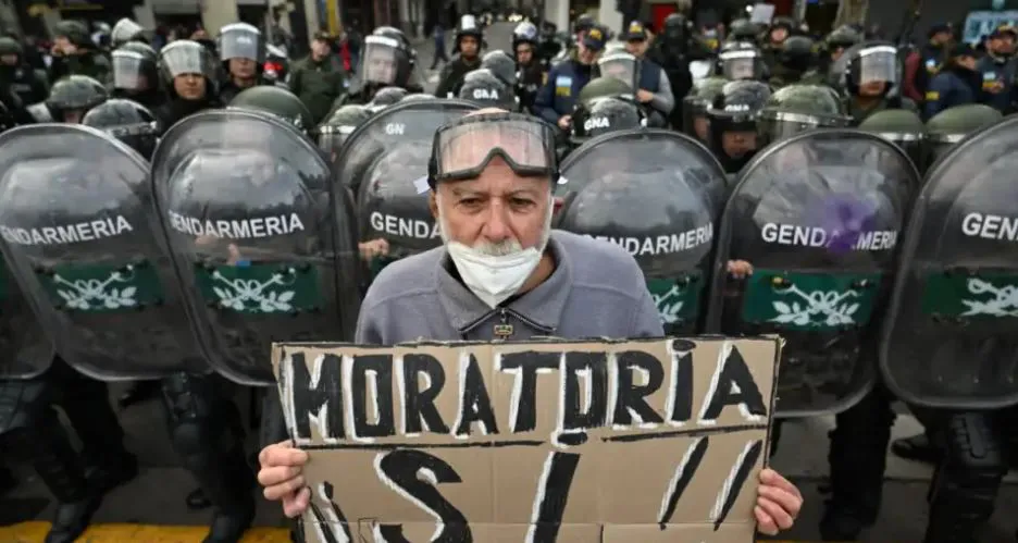 noticia 1 JUBILADO GARRAHAN MARCHA
