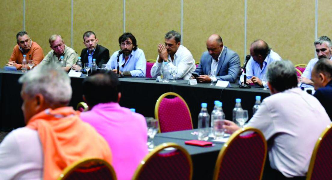 85453-las-paritarias-del-2023-de-los-estatales-cerraron-ayer-con-un-aumento-del-212-anual