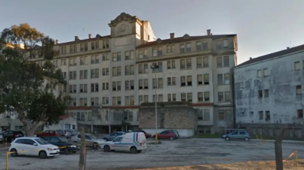 el-enfermero-de-51-anos-fue-encontrado-en-el-area-de-shock-room-foto-google-street-view-YMZF266VWRBMBC4NCCLFWP365A