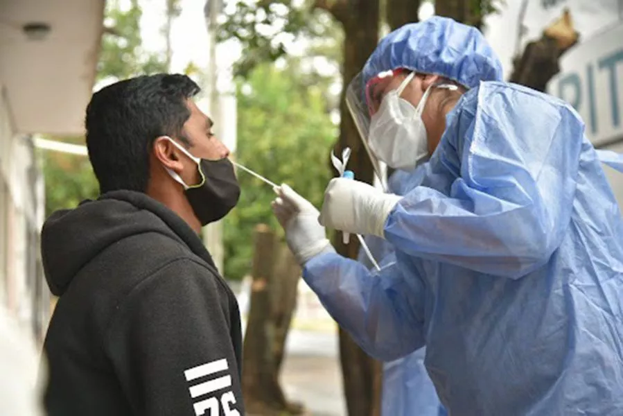 83128-en-el-centro-covid-19-salta-se-hacen-test-para-virus-respiratorios