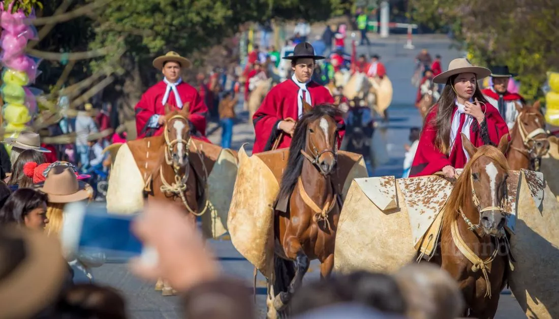 Desfile-Guemes
