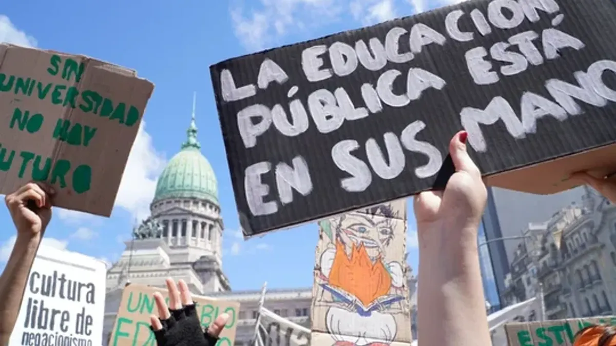 el-gobierno-otorgo-un-aumento-del-75-los-docentes-y-no-docentes-universitarios