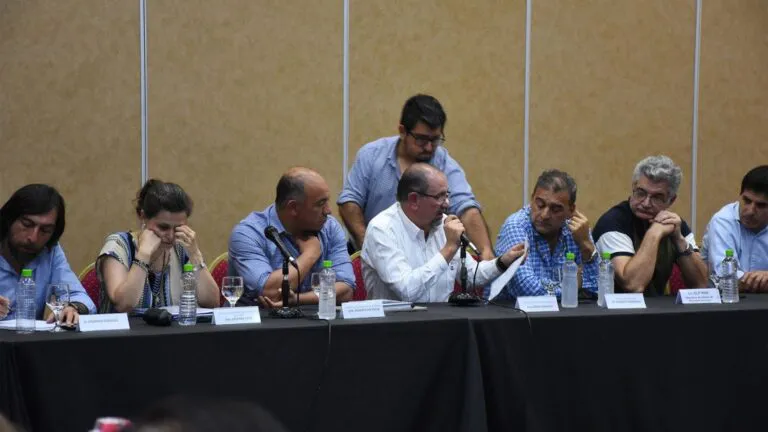 14494-el-gobierno-provincial-otorgara-un-aumento-del-14-hasta-diciembre-a-los-empleados-estatales-768x432