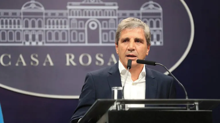 el-ministro-de-economia-luis-caputo-dijo-que-la-medida-se-tomo-luego-de-determinar-que-el-mecanismo-cumpli...vos-de-normalizar-transparentar-ordenar-y-agilizar-el-sistema-de-importaciones-foto-presidencia-RYVOAMXJ3NC2BLXAP65Q4LNULY