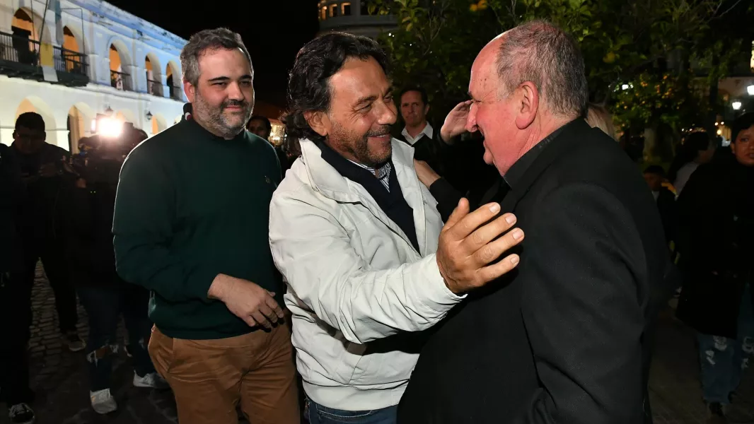 11745-gustavo-saenz-honro-la-memoria-del-papa-francisco-era-el-papa-del-pueblo-el-papa-de-la-gente