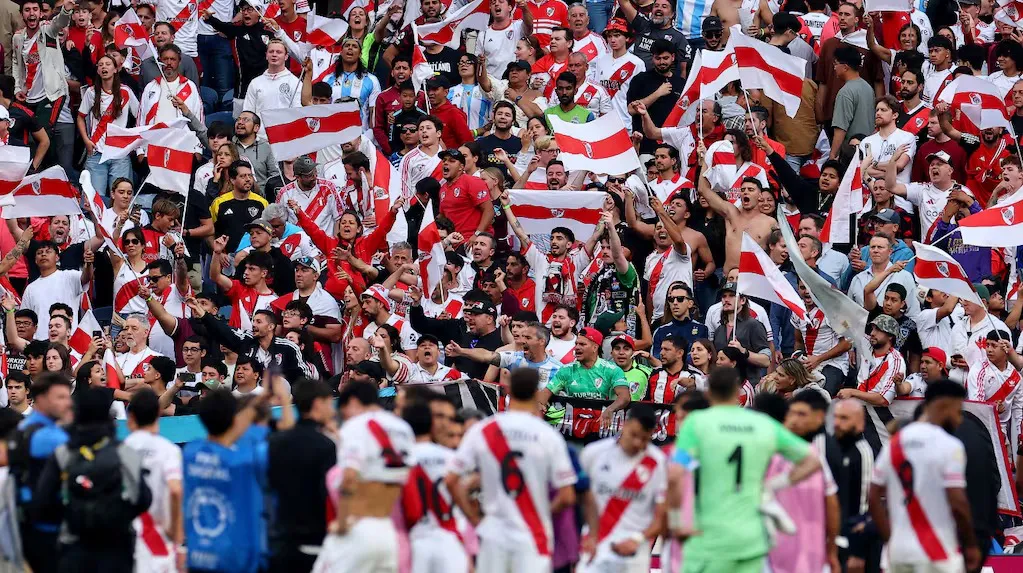 la-fifa-multo-al-club-argentino-por-la-conducta-de-sus-simpatizantes-foto-reuters-P5UVPZZ6DZBJXDEOVY2TIO7E7U