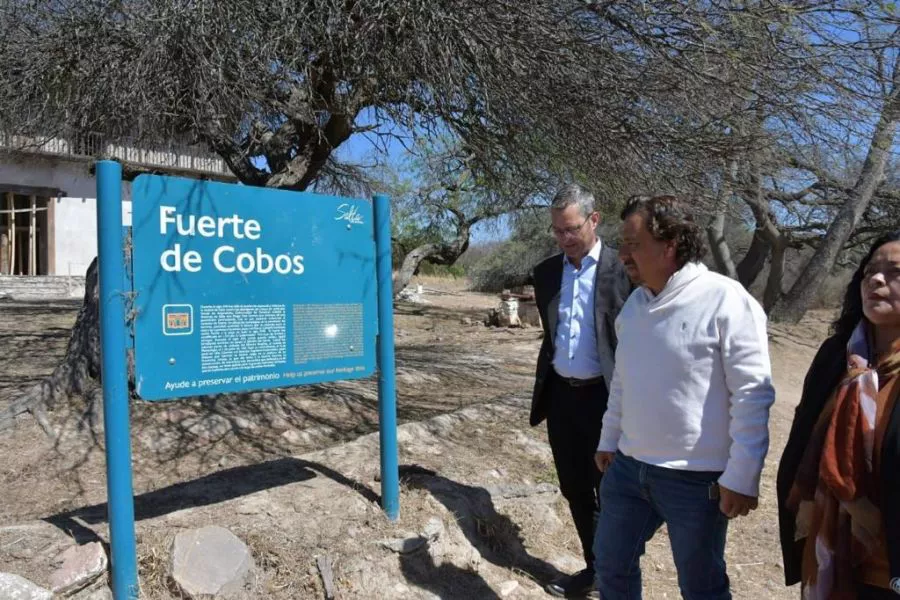 4195-el-acceso-a-cobos-esta-completamente-adoquinado-saenz-inauguro-la-obra