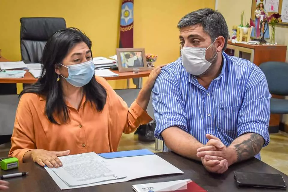 a8f06fa7-7375-4b35-b7f8-aa7497156383