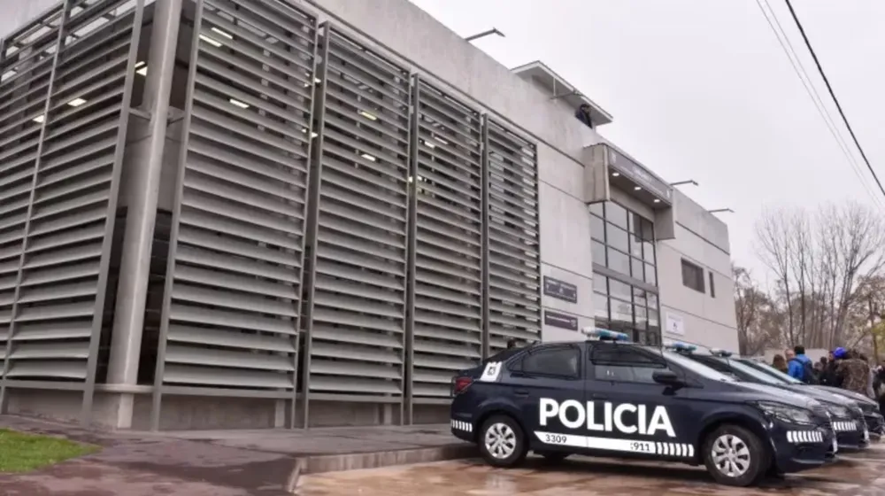 detuvieron-a-un-policia-acusado-de-abusar-sexualmente-de-una-mujer-que-estaba-detenida-en-una-comisaria-de-mendoza-foto-gentileza-el-sol-5S4AMAJRIRBBDGKCF6Q7CEEKUE