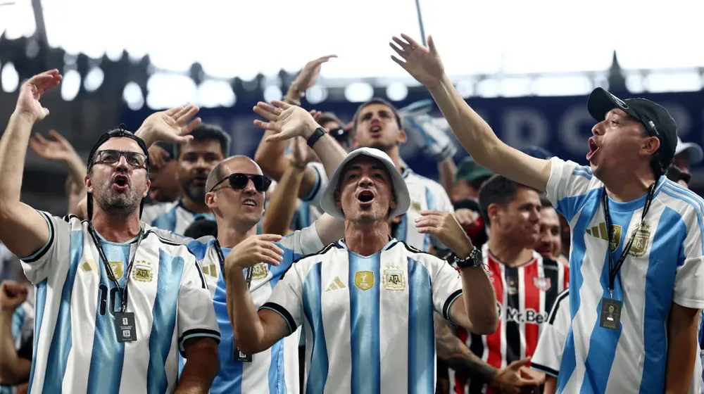 fuerte-operativo-en-atlanta-tras-el-banderazo-y-en-la-previa-de-la-caravana-argentina-foto-reuters-BQU5THSHLJBPRFIF623SEI364I