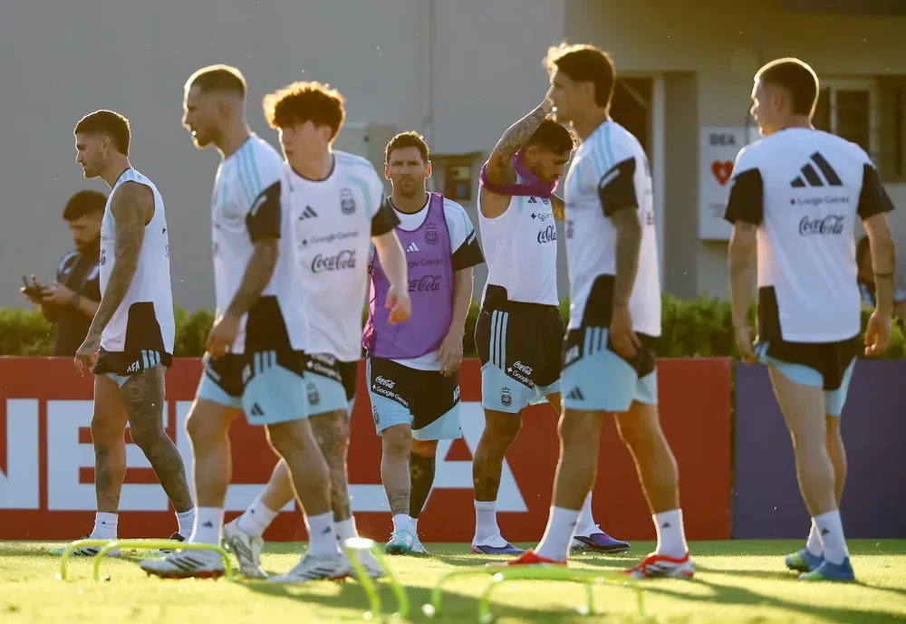 el-entrenamiento-seleccion-argentina-en-ezeiza-foto-reuters-5GWNDPGY4BBXNGXBZDUXDZPIGM