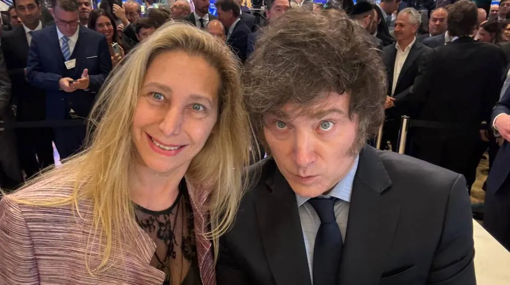 karina-milei-junto-a-javier-milei-foto-presidencia-AB22MSLKIVFSHAQBXGCWFCKMGI
