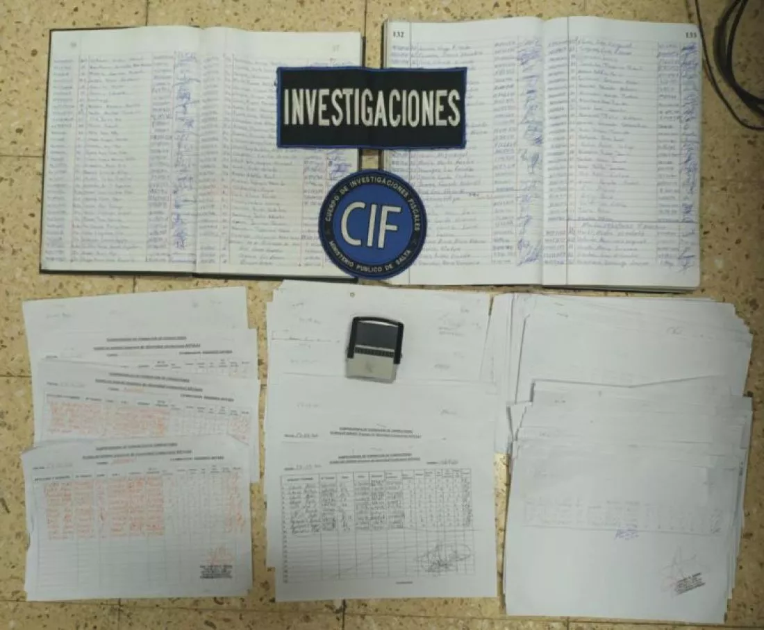 102175-tras-declarar-seguiran-detenidos-los-agentes-acusados-de-vender-licencias-en-salta