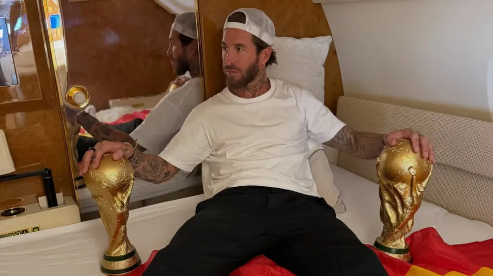sergio-ramos-recreo-una-iconica-foto-de-lionel-messi-con-la-copa-del-mundo-y-los-fanaticos-lo-tomaron-como-una-provocacion-foto-sergioramosig-UEOYN2TLUNBL3MDXYOVUFOOOWE
