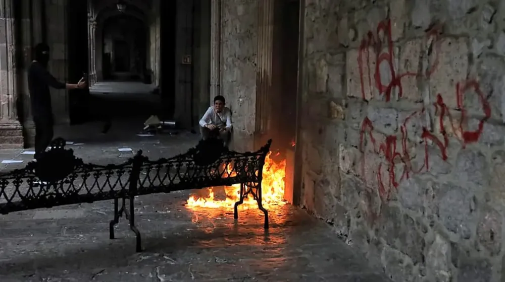 https___thumbs.vodgc.net_1-14-XVpI061762163536583-1762163875