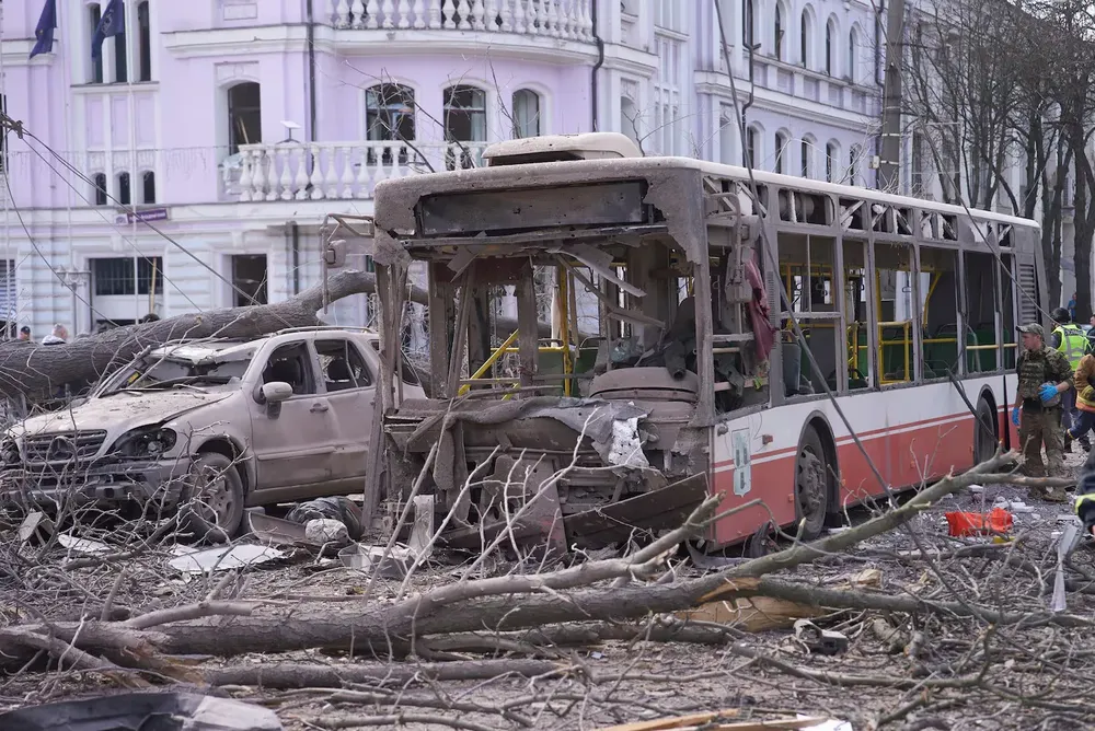 el-centro-de-la-ciudad-de-sumi-destruido-tras-un-mortal-ataque-de-misiles-rusos-foto-ap-MS2DSYL4B5ZGL5BARUHW5FIBKU