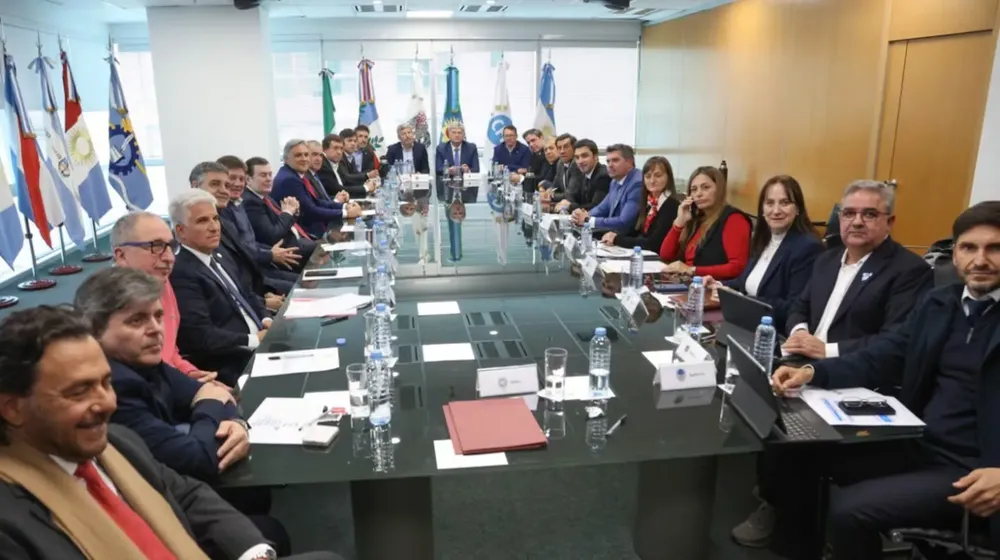 los-gobernadores-de-todo-el-arco-politico-firmaron-un-proyecto-de-ley-para-redistribuir-el-impuesto-a-los-combustibles-foto-captura-de-xkicillofok-DS7WYVZ7WRDNFFGEVY5T6AWKSE