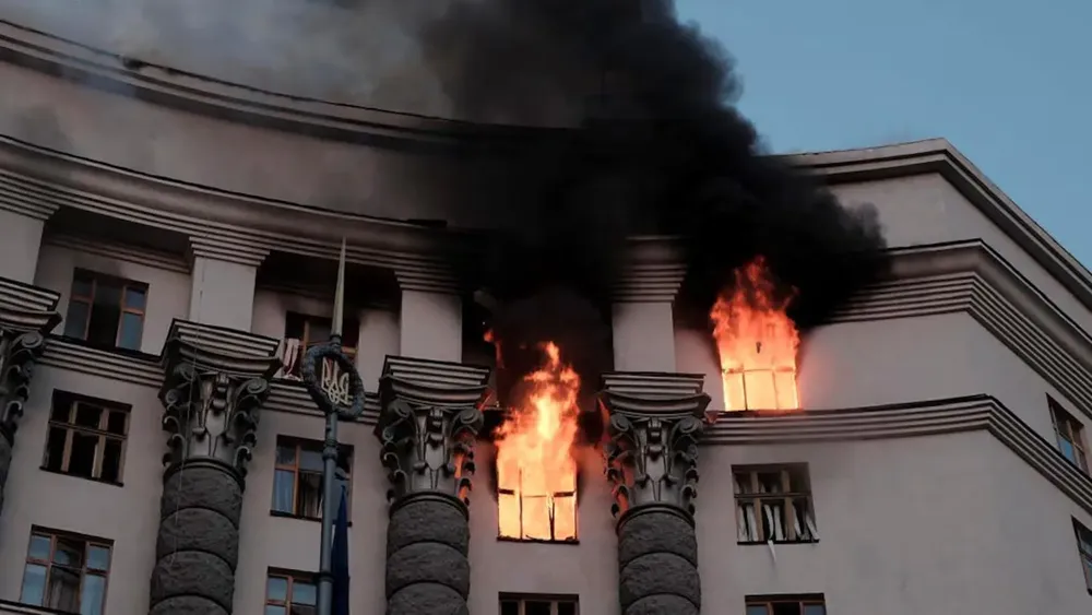 el-fuego-se-extiende-por-el-edificio-que-alberga-el-gabinete-de-ucrania-en-el-centro-de-kiev-foto-efe-2STEWJDVVNB2ZE4F4S22JP6CH4