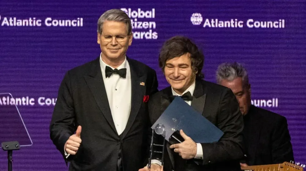 javier-milei-junto-a-scott-bessent-foto-ap-PYQR46CJFFC4LE3ZZL7E5TPPAA