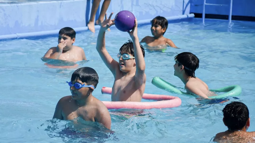 99308-abren-las-inscripciones-para-la-colonia-de-vacaciones-2025-de-la-secretaria-de-deportes