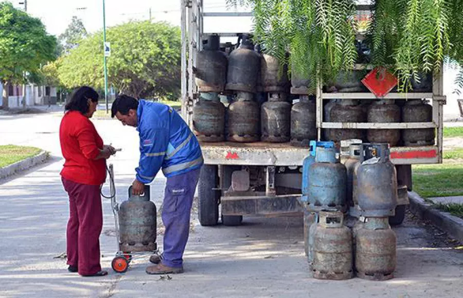 Hoy miércoles 6 barrios de la ciudad reciben la garrafa social