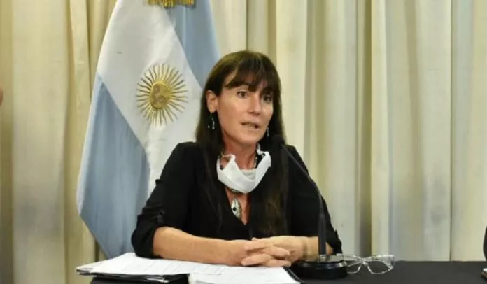 La-ministra-Figueroa-renuncio-a-su-cargo-696x406