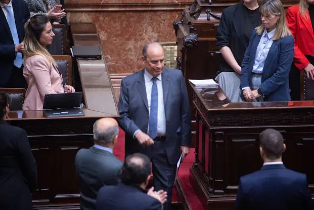 noticia 3 francos mocion