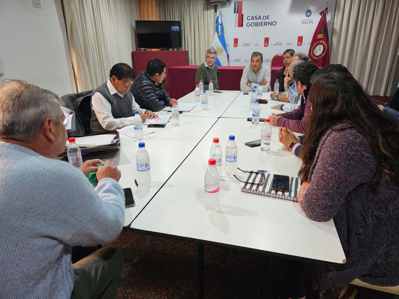 8753-salud-publica-y-gremios-sanitarios-acordaron-mejoras-salariales