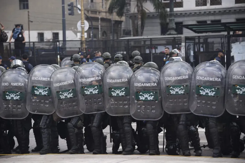 represion-jubilados-hinchas-5jpg