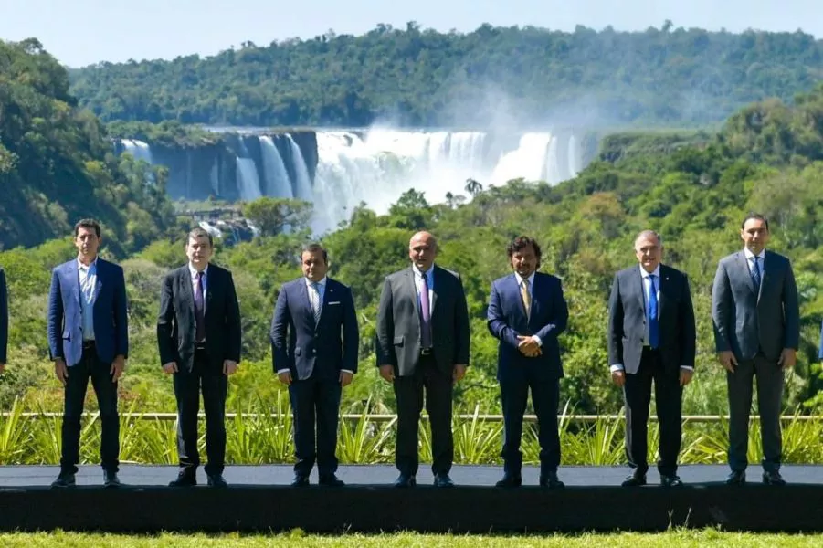 2060-los-mandatarios-durante-la-asamblea-celebrada-en-misiones