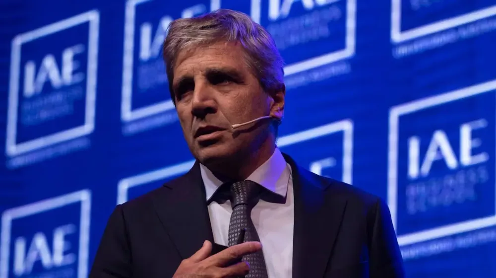 el-mensaje-de-luis-caputo-despues-de-la-victoria-del-peronismo-en-las-elecciones-en-pba-nada-va-a-cambiar-foto-prensa-iae-NKTI2MAYZBFVNOV6BOX6ZOKCWM