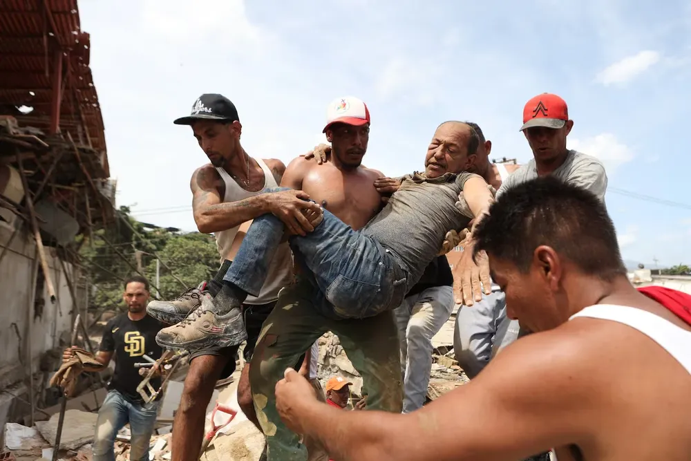 argentina-se-suma-a-las-tareas-de-rescate-en-venezuela-enviara-rescatistas-medicos-y-perros-en-un-avion-hercules-foto-appedro-mattey-37R62J42FFMA3DKXEHZIEBVDWM