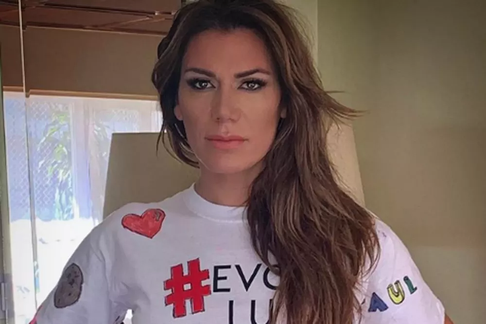 1593084753735flor de la v